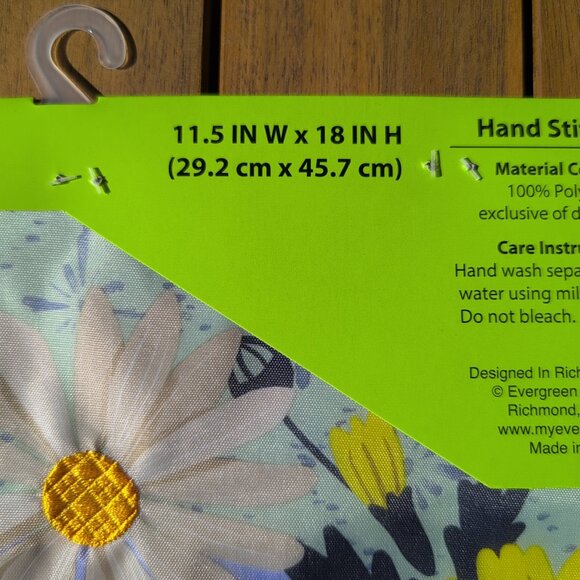 Embroidered Yard Flag Featuring Bumblebee And Flowers 100% Recycled Fabric Women - Picture 6 of 7